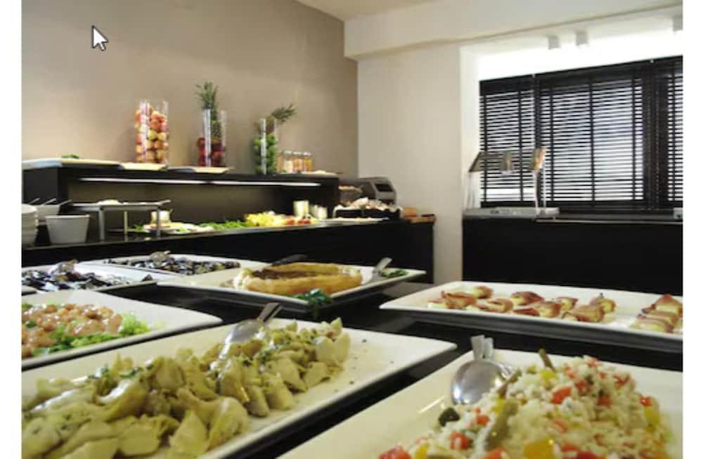 Hotel Ines Каттоліка Екстер'єр фото