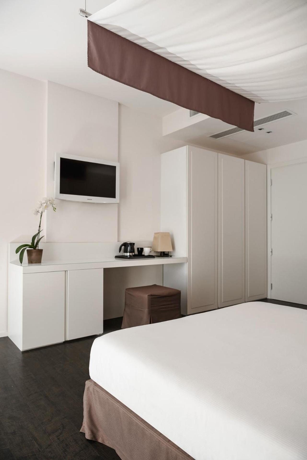 Hotel Ines Каттоліка Екстер'єр фото
