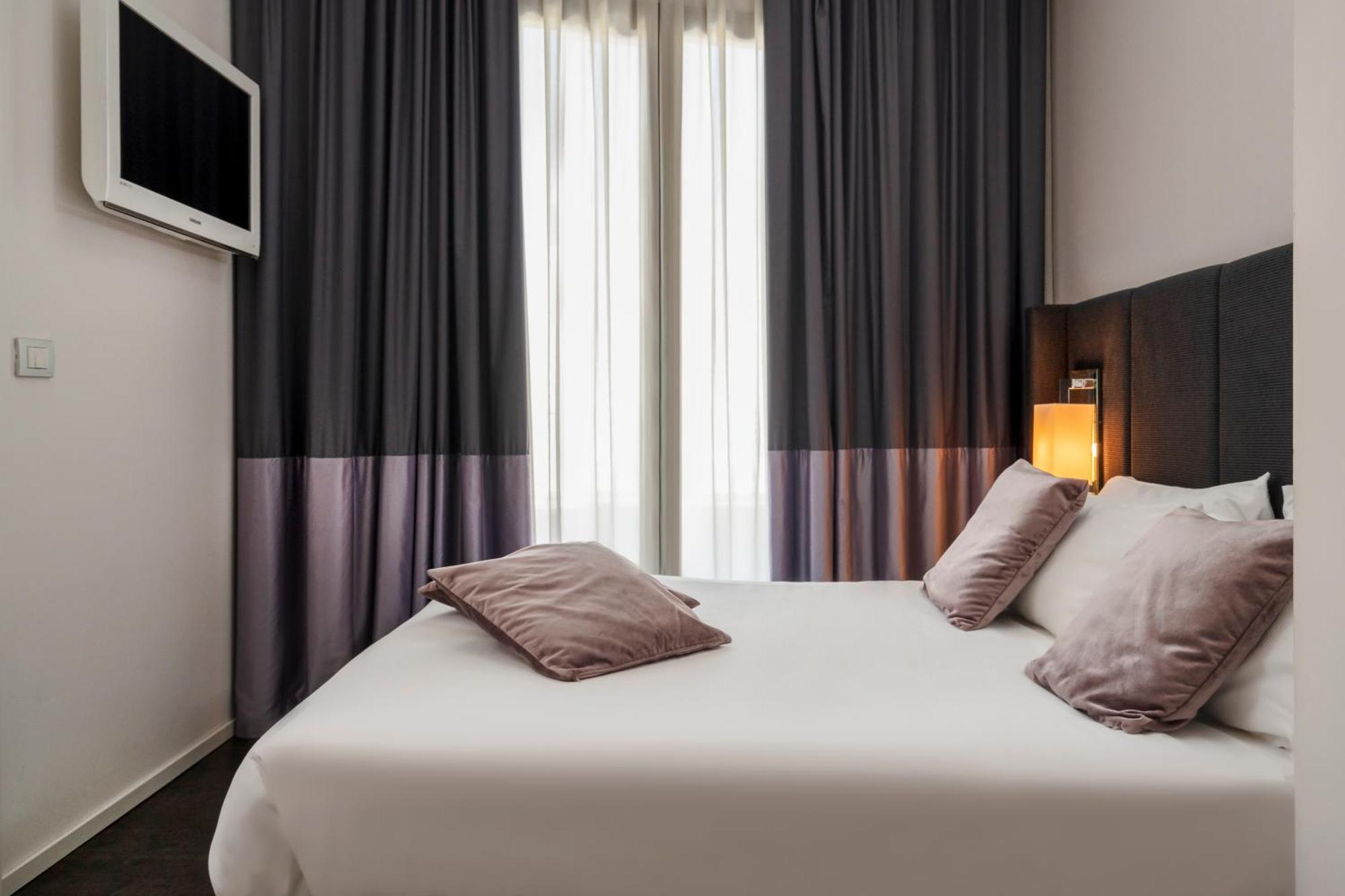 Hotel Ines Каттоліка Екстер'єр фото
