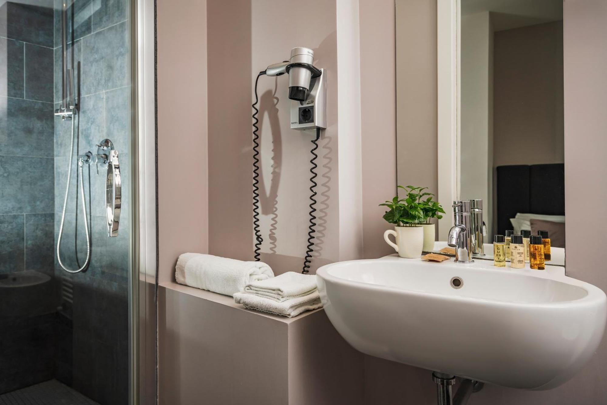 Hotel Ines Каттоліка Екстер'єр фото