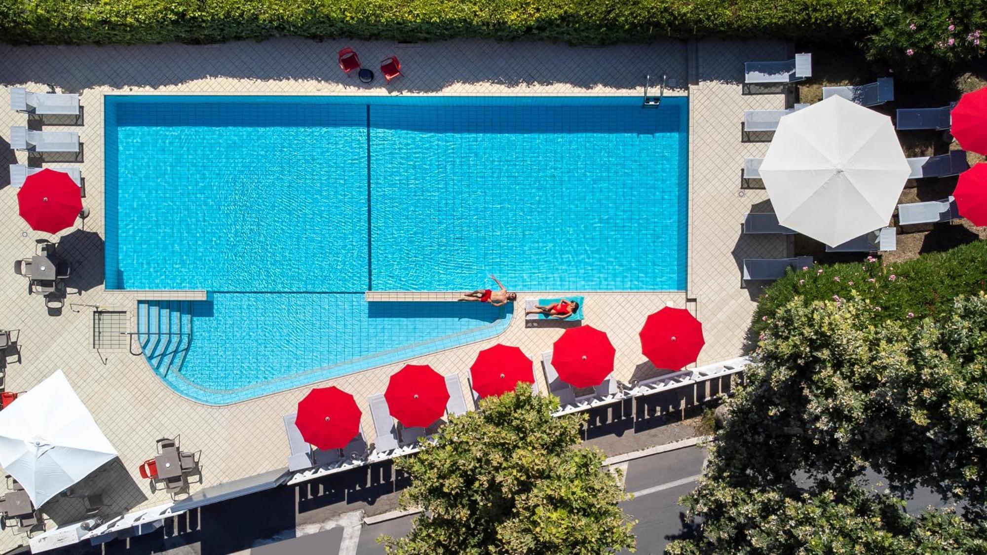 Hotel Ines Каттоліка Екстер'єр фото